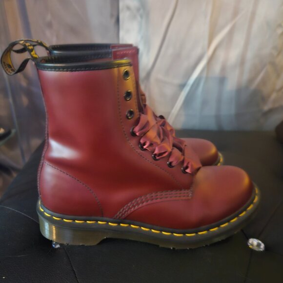 Womens Doc Marten 1460 Smooth Leather Lace Up Boots - Picture 2 of 10